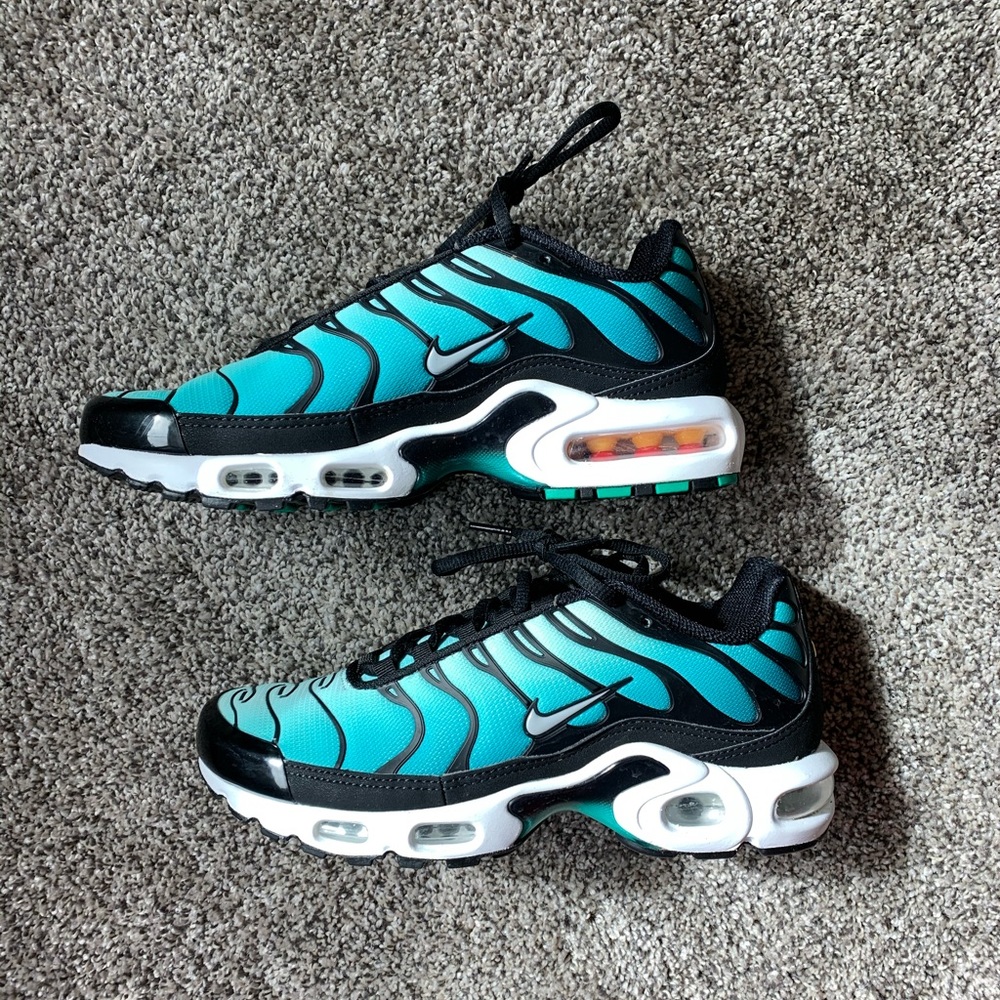 NIKE AIR MAX SHOES WORN ONCE